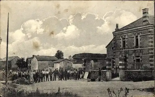 Ak Frankreich, Männergruppe auf der Straße
