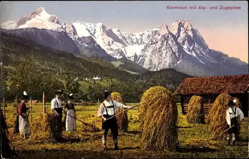 Ak Garmisch Partenkirchen in Oberbayern, Alpspitze, Zugspitze, Menschen in Tracht, Heu