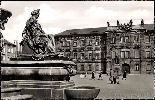 Ak Erlangen in Mittelfranken Bayern, Schlossplatz, Markgrafenschloss, Denkmal