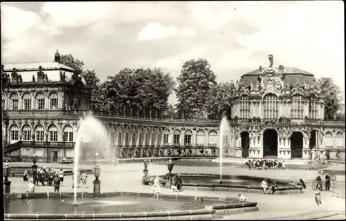 Ak Dresden Altstadt, Königlicher Zwinger, Wallpavillon, Zwingerhof, Springbrunnen