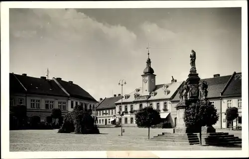 Ak Jelenia Góra Hirschberg Riesengebirge Schlesien, Marktplatz, Denkmal