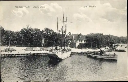 Ak Neustadt in Holstein, Hafen, Segelschiff, Dampfschiff
