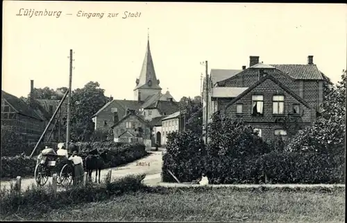 Ak Lütjenburg in Holstein, Eingang zu Stadt, Kutsche