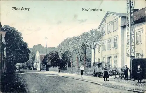 Ak Pinneberg in Schleswig Holstein, Krankenhaus, Straßenpartie