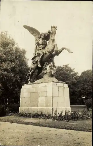 Foto Ak Hamburg Nord Uhlenhorst, Walküren-Denkmal