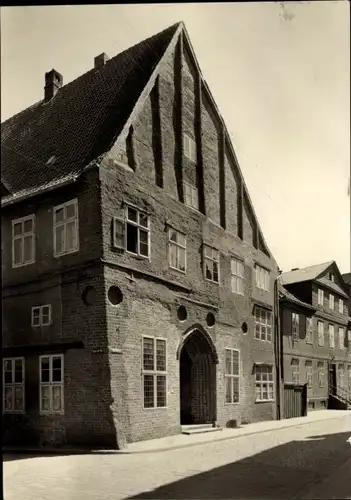 Ak Lüneburg in Niedersachsen, ältestes Patrizierhaus erbaut um 1408, am Berge 35