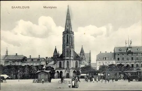 Ak Saarlouis im Saarland, Marktplatz, Kirche