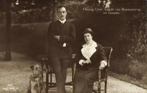 Ak Herzog Ernst August von Braunschweig, Herzogin Viktoria Luise, Hund, Liersch 7667