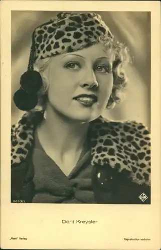 Ak Schauspielerin Dorit Kreysler, Portrait, Fellmütze