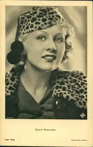 Ak Schauspielerin Dorit Kreysler, Portrait, Fellmütze