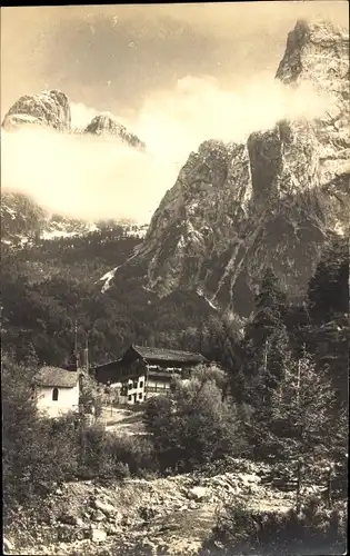 Foto Ak Hinterbärenbad in Tirol, Teilansicht, Haus im Tal