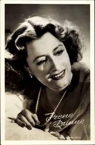 Ak Schauspielerin Irene Dunne, Portrait, Perlen