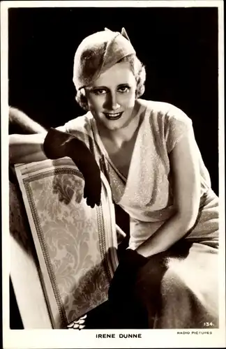 Ak Schauspielerin Irene Dunne, Portrait