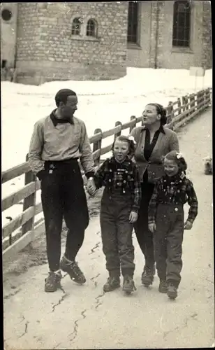 Foto Ak Prinzessin Juliana der Niederlande, Prinz Bernhard, Prinzessinnen Beatrix, Irene