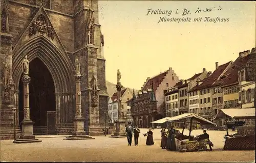Ak Freiburg Breisgau, Münsterplatz mit Kaufhaus, Säulen