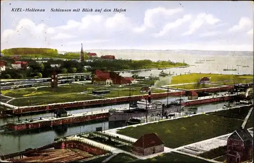 Ak Holtenau Kiel in Schleswig Holstein, Schleusen mit Blick auf den Hafen, Kirchturm