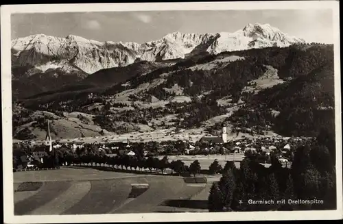 Ak Garmisch Partenkirchen in Oberbayern, Totalansicht, Dreitorspitze