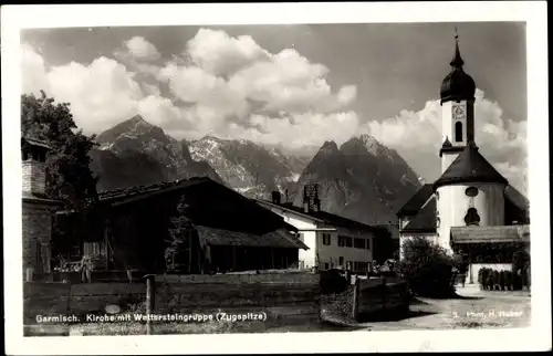 Ak Garmisch Partenkirchen in Oberbayern, Teilansicht, Kirche, Wettersteingruppe, Zugspitze