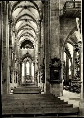 Ak Nürnberg in Mittelfranken, St. Sebald, Mittelschiff gegen Westchor, nördliches Seitenschiff