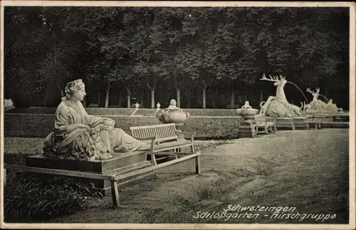 Ak Schwetzingen in Baden, Schlossgarten, Hirschgruppe, Statue