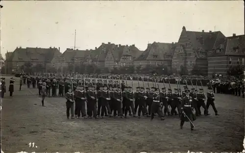 Ak Flensburg in Schleswig Holstein, Kaserne