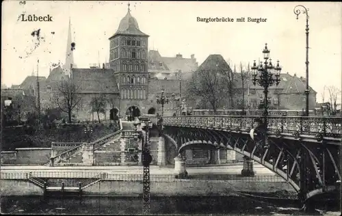 Ak Hansestadt Lübeck, Burgtorbrücke, Burgtor