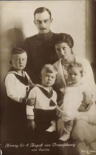 Ak Herzog Ernst August von Braunschweig, Victoria Luise, Prinzen, Prinzessin Friederike