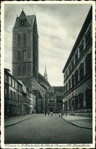 Ak Wismar, Fürstenhof, Alte Schule, Museum, St. Marienkirche