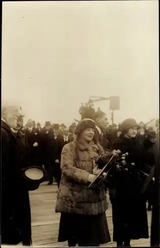 Foto Ak Prinzessin Juliana der Niederlande, Fest, Blumen, 1924