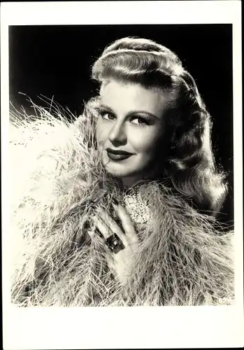 Ak Schauspielerin Ginger Rogers, Portrait