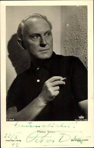Ak Schauspieler Peter Voss, Portrait,  Zigarette, Autogramm