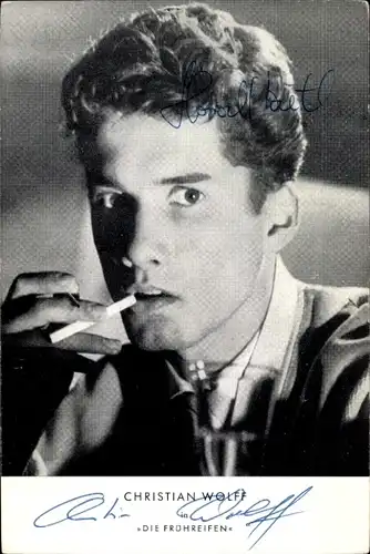 Ak Schauspieler Christian Wolff, Portrait, Autogramm, die Frühreifen, Zigarette
