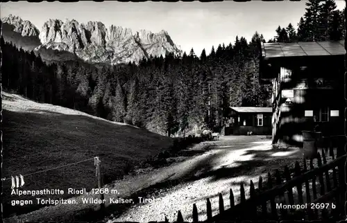 Ak Ellmau am Wilden Kaiser in Tirol, Alpengasthütte Riedl, Blick gegen Törlspitzen