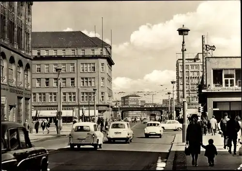 Ak Berlin Mitte, Rathausstraße, Autos, Passanten