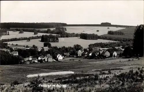 Ak Neuhaus im Solling Holzminden, Panorama, Blick zum Ort, Felder