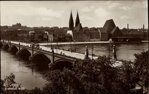 Ak Frankfurt Oder, Blick zur Brücke, Marienkirche, Häuser