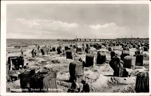 Ak Świnoujście Swinemünde Pommern, Strand, Bootssteg, Strandkörbe