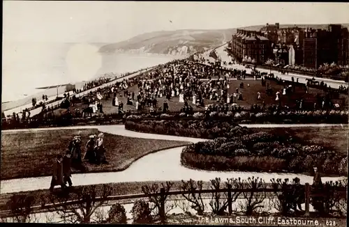 Ak Eastbourne East Sussex England, Rasenflächen, South Cliff