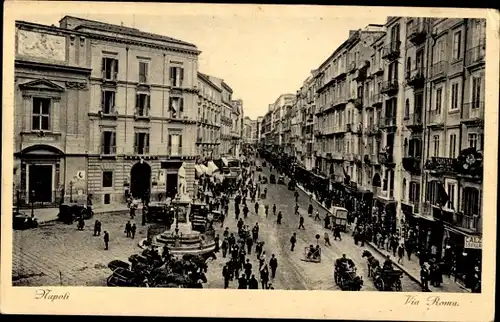 Ak Napoli Neapel Campania, Via Roma, Straßenpartie, Brunnen