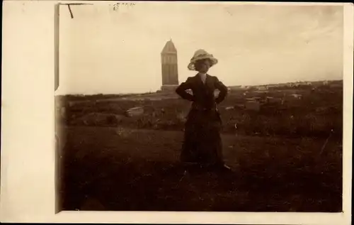 Foto Ak Hamburg Eimsbüttel Stellingen, Wasserturm, Frau