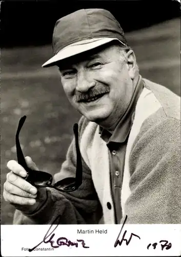 Ak Schauspieler Martin Held, Portrait, Mütze, Sonnenbrille, Autogramm