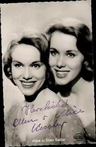 Ak Schauspielerinnen Alice und Ellen Kessler, Portrait, Autogramm, Film Scherben bringen Glück