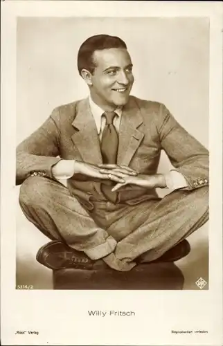 Ak Schauspieler Willy Fritsch, Portrait im Anzug