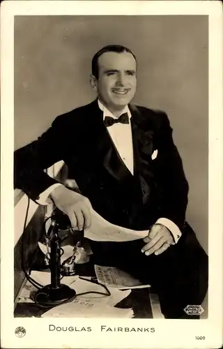 Ak Schauspieler Douglas Fairbanks, Portrait, Telefon