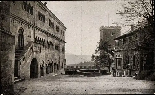 Ak Lutherstadt Eisenach in Thüringen, Wartburg, Zweiter Burghof