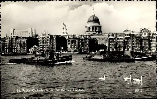 Ak London City England, St. Paul's Cathedral von der Themse aus