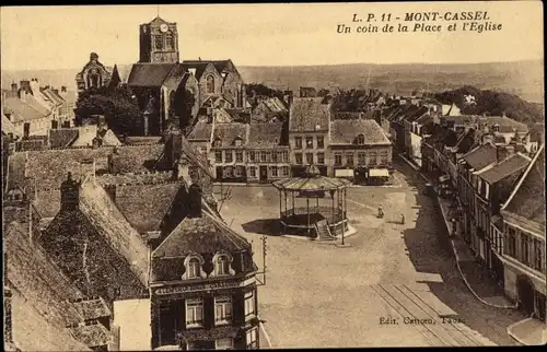 Ak Mont Cassel Nord, un coin de la Place et l'Eglise