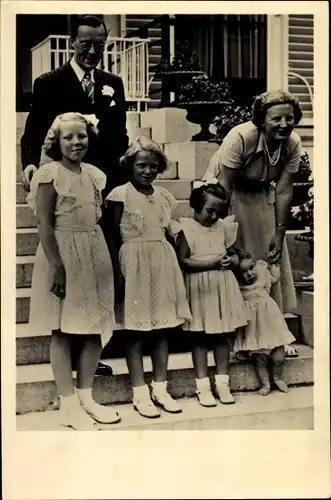 Ak Prinzessin Juliana der Niederlande,Bernhard, Prinzessinnen Beatrix, Irene, Margriet, Marijke