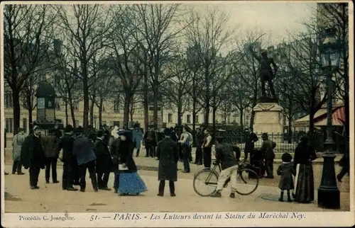 Ak Paris VI, Die Ringer vor der Statue von Maréchal Ney