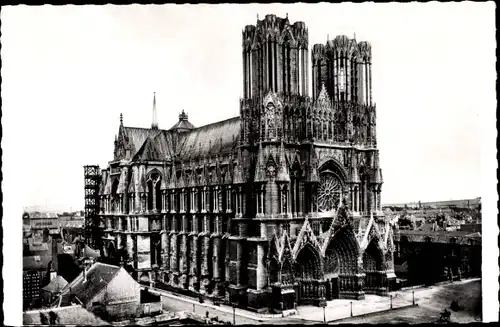 Ak Reims Marne, Kathedrale nach dem Krieg